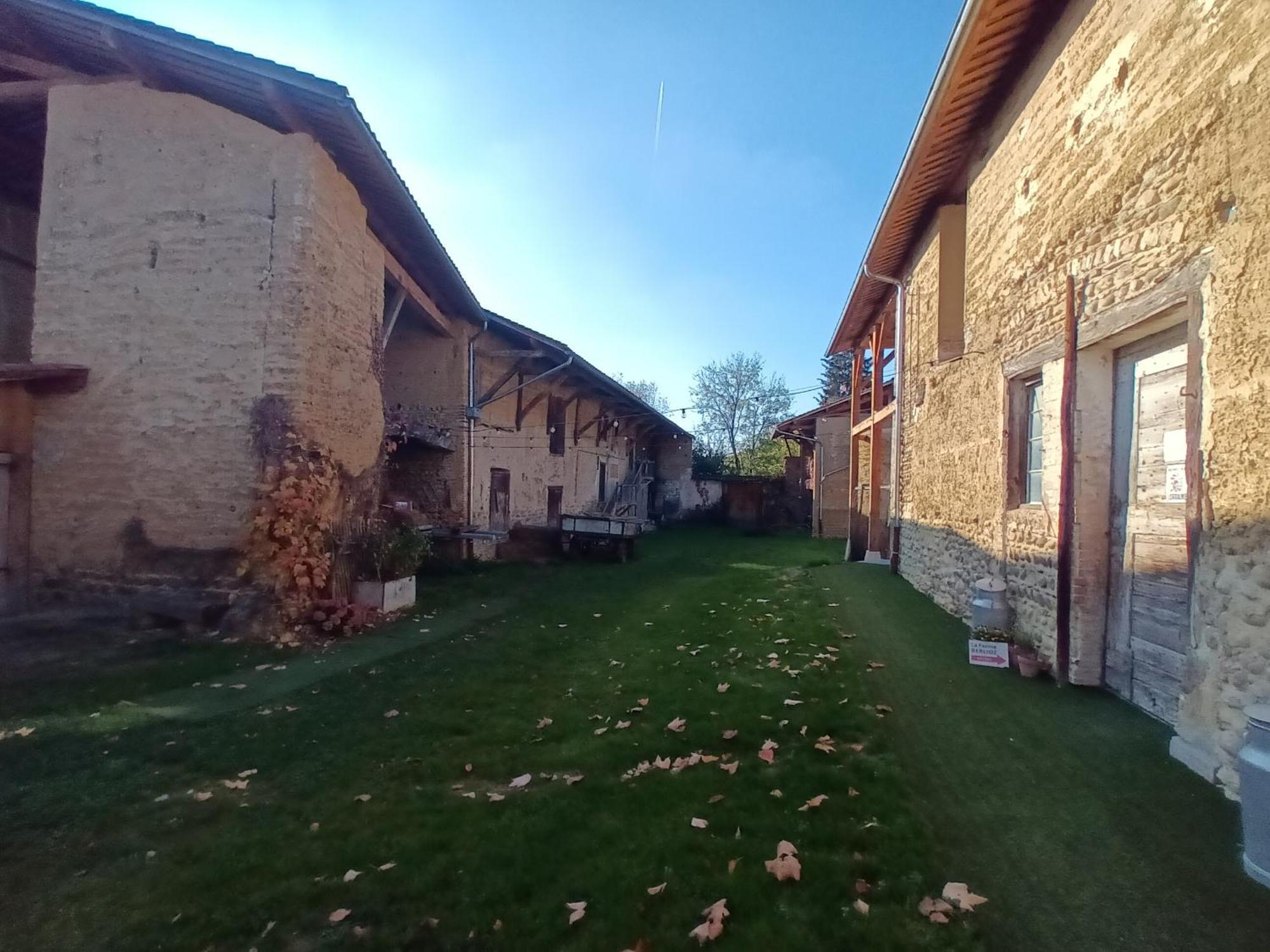 Aparthotel La Ferme De Berlioz La Cote-Saint-Andre Esterno foto